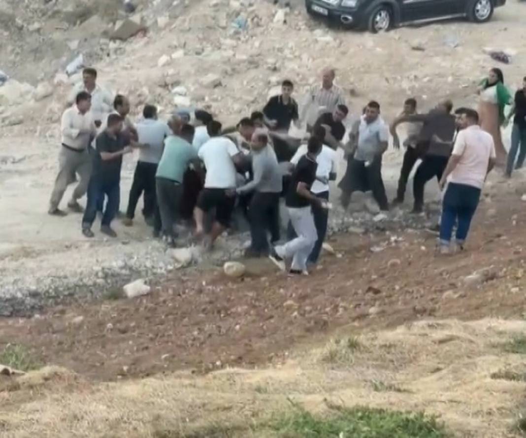 Bir ilde iki grup birbirine girdi! Çok sayıda yaralı var 4